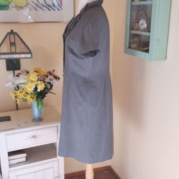 Tahari Arthur S. Levine Perfect Work Dress - Picture 5 of 11